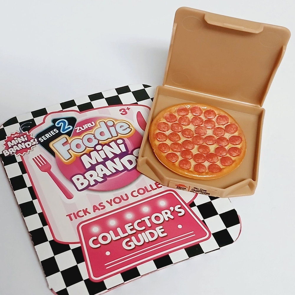 Mini Brands Foodie Series 2 Pizza Hut Hand Tossed Pepperoni Pizza